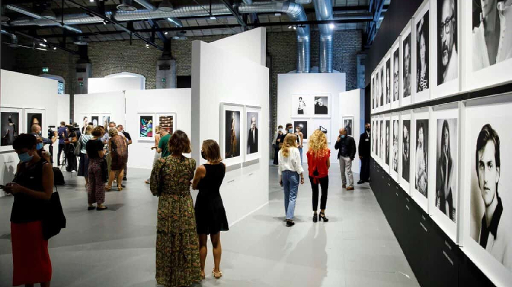 International exhibition using temporary admission for artwork entering and leaving the UK